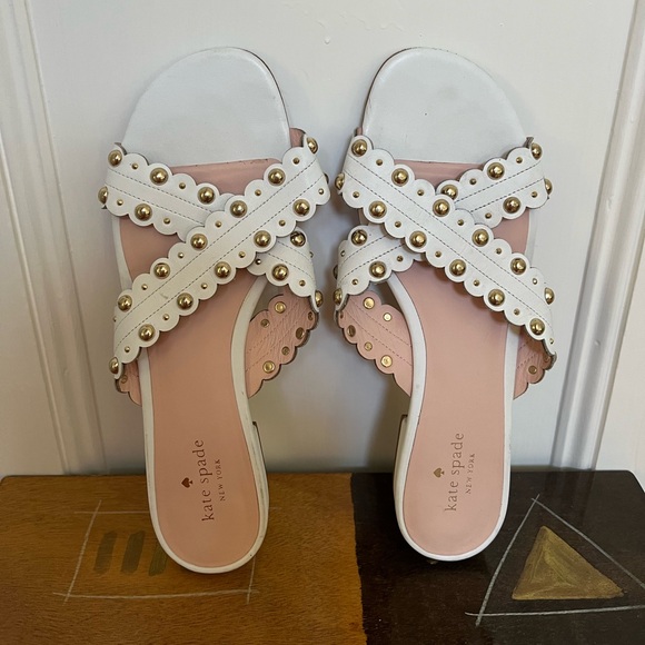 KATE SPADE White Leather Faye Sandals with Gold Bead Accents. Size 9. - Picture 2 of 8